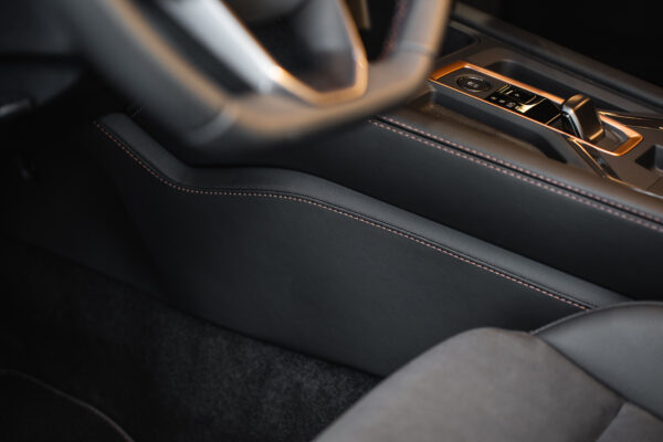 NOWOŚĆ! Obszycie osłon dolnych tunelu środkowego CUPRA Formentor / CUPRA Leon