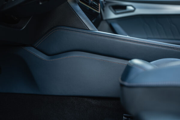 NOWOŚĆ! Osłony dolne tunelu środkowego CUPRA Formentor / CUPRA Leon kolor PETROL BLUE